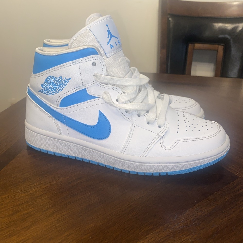 Air Jordan 1 Mid GS Youth 7.5 White University Blue BQ6472-114 EUC